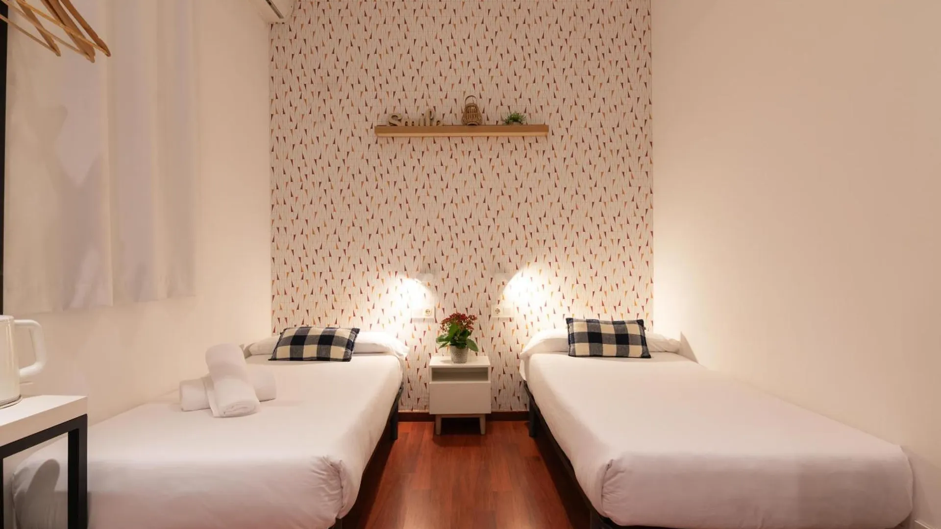 The Central House Barcelona Gracia Hostel